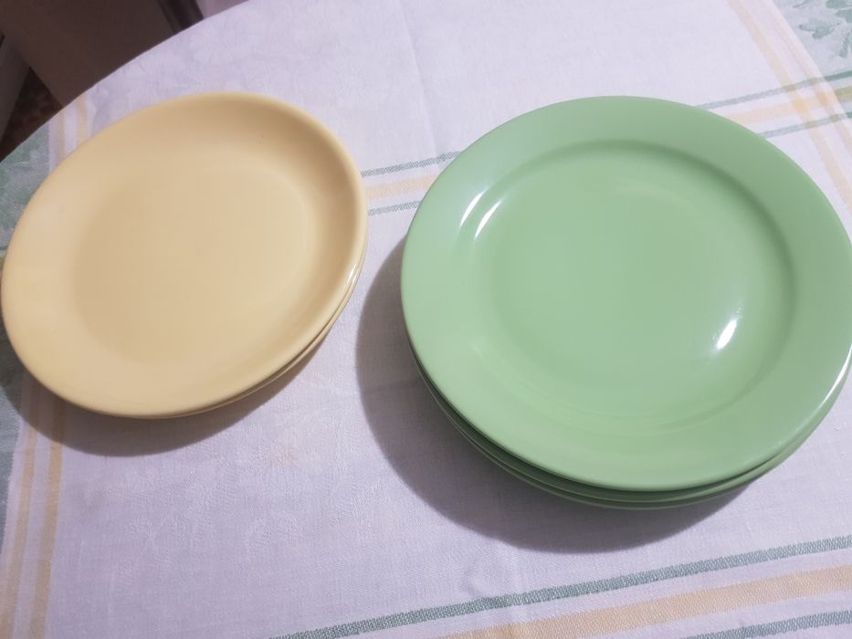 Продам блюда, диаметром 24 см.