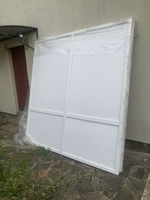 Перегородки пластикові та двері. Б/в