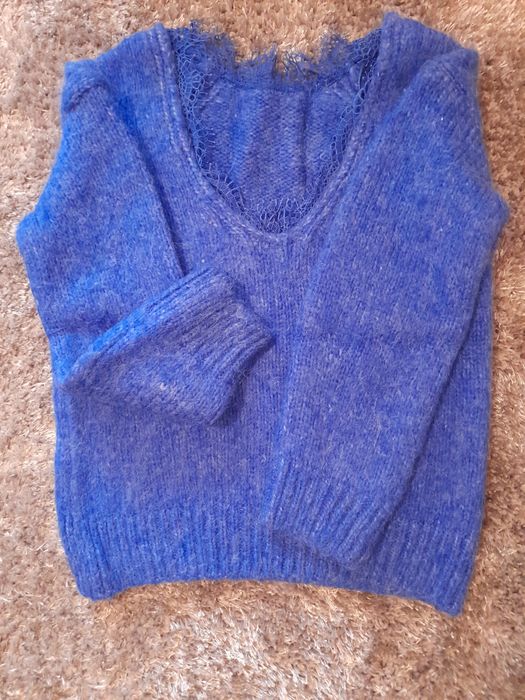 Яскравий светр Zara