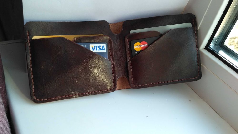 Кошелек кожанный . Ручная работа.