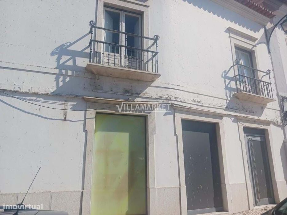 Loja comercial da banca com 420 m², situada numa zona central e consol