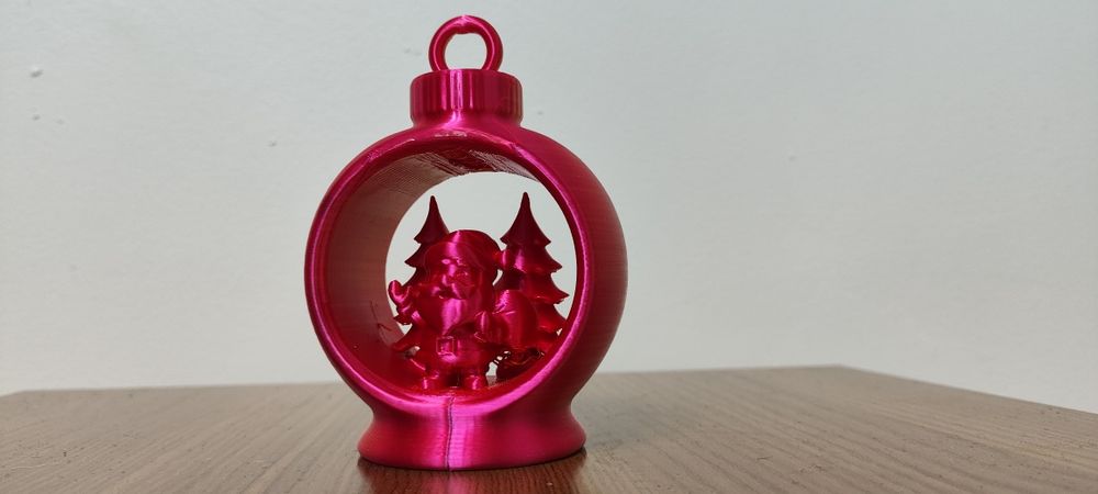 Bombka 3D z Mikołajem i Choinkami – Ozdoba Świąteczna (7x10cm)