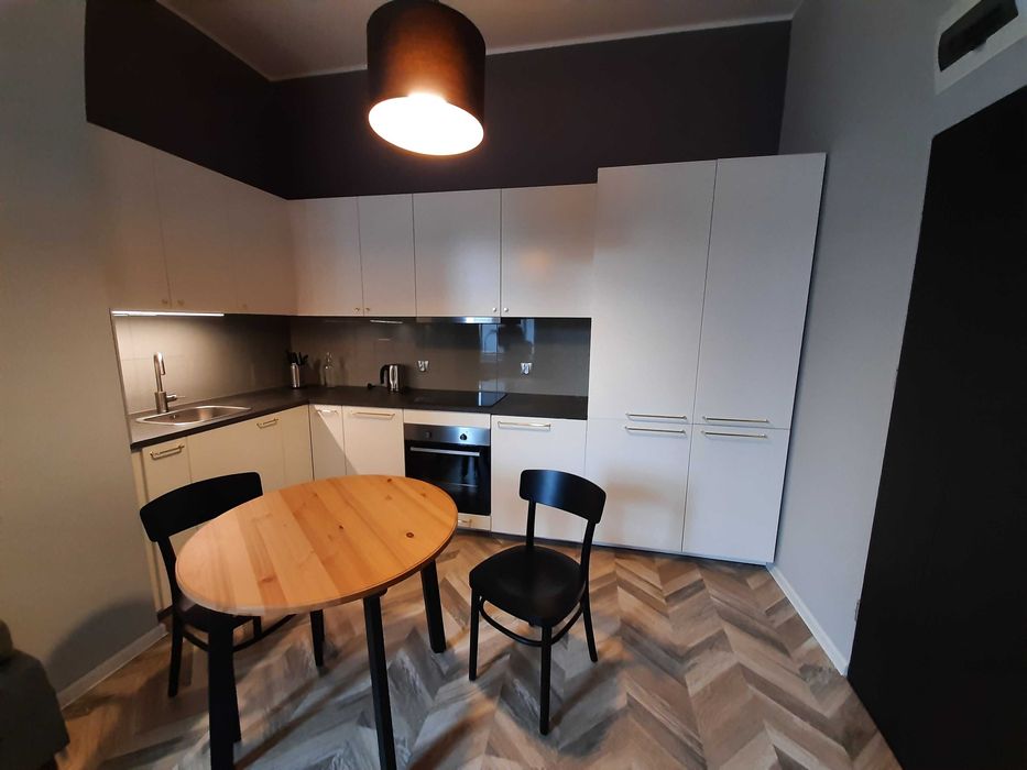 Stylowa, komfortowa kawalerka w pięknej kamienicy. We speak eng :)