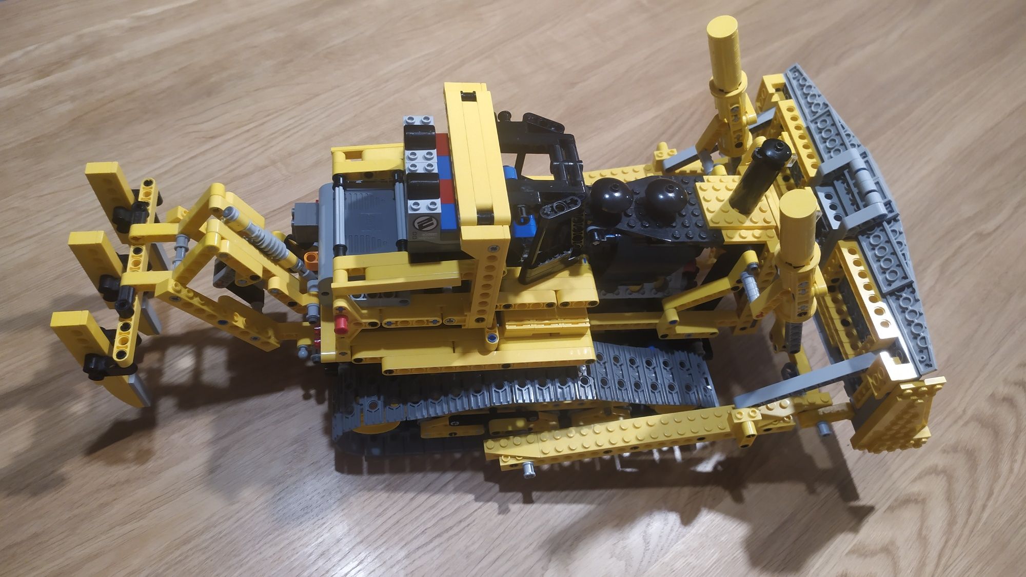 Lego Technic 8275 Motorized Bulldozer, zestaw z 2007r.