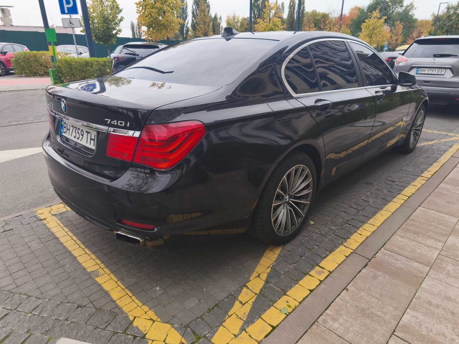 BMW 7 Series 2011