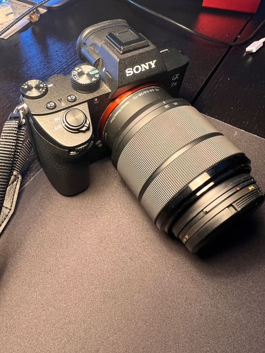 Sony A7 iii + FE 3.5-5.6/28-70 + kit limpeza + bolsa + carregador extr