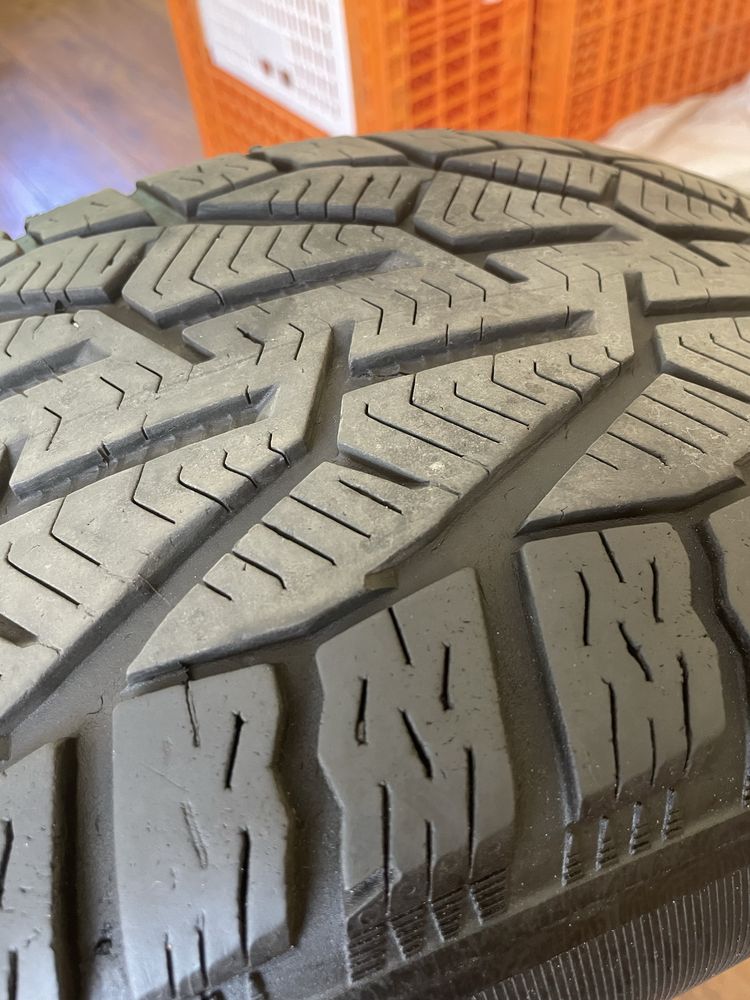 Зимняя резина 235/55 r17