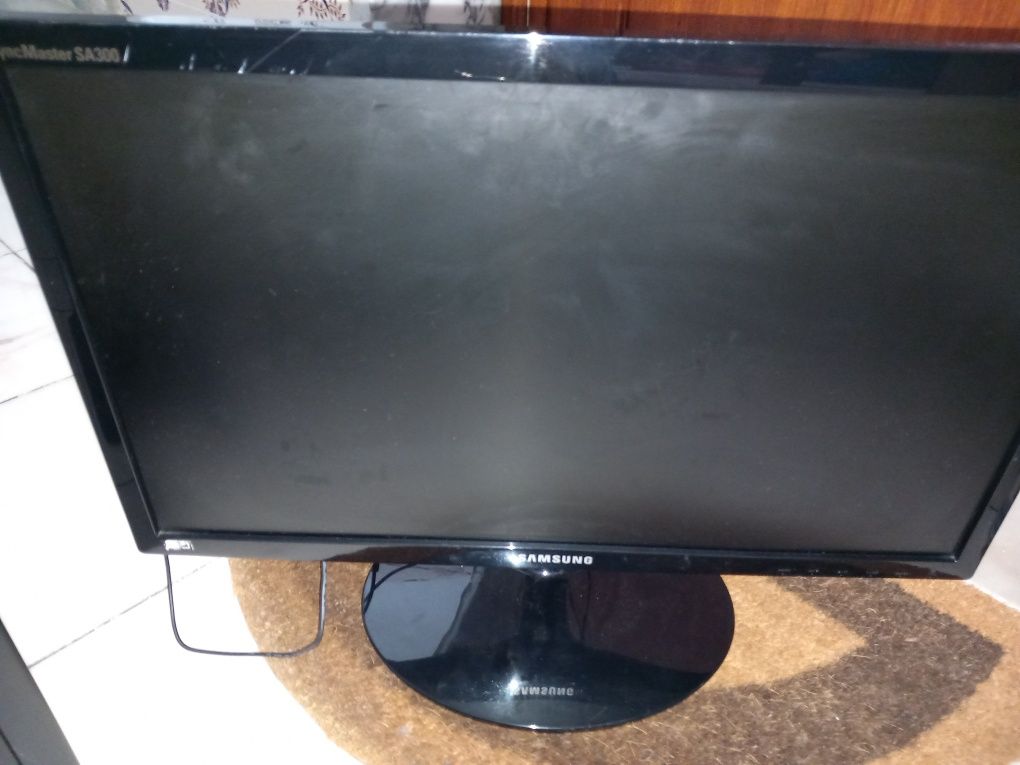 Monitor HP e Samsung a funcionar para PC