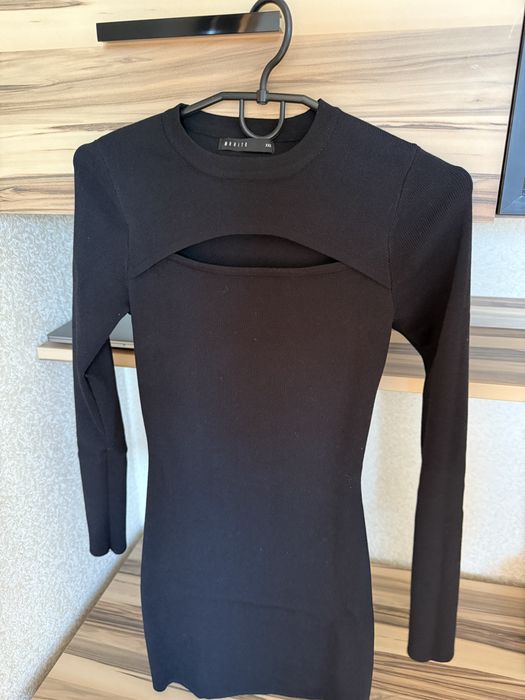 Коротка чорня сукня, розмір хс