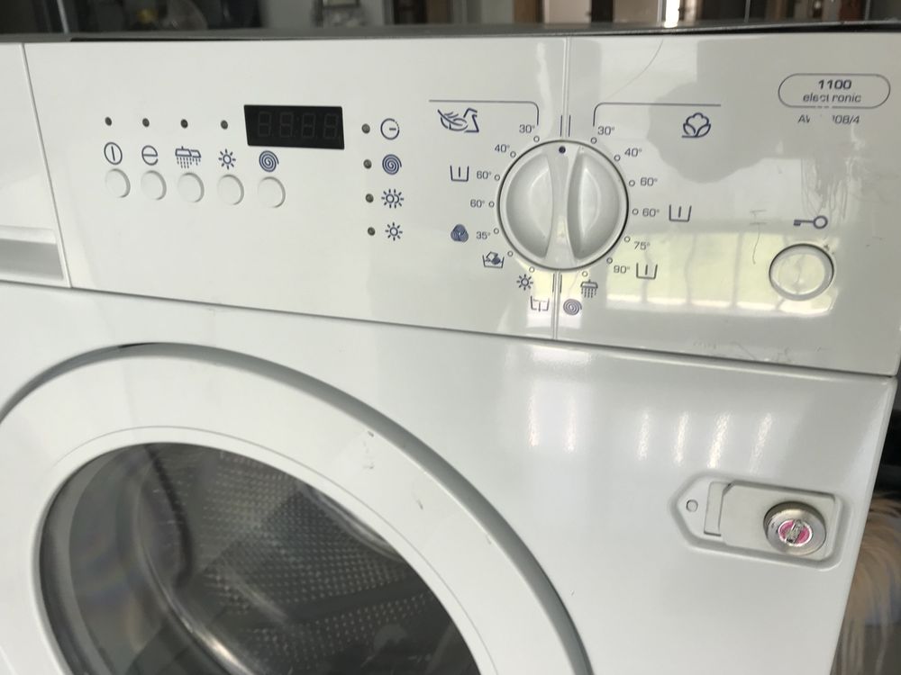 Maquina de lavar e secar para peças