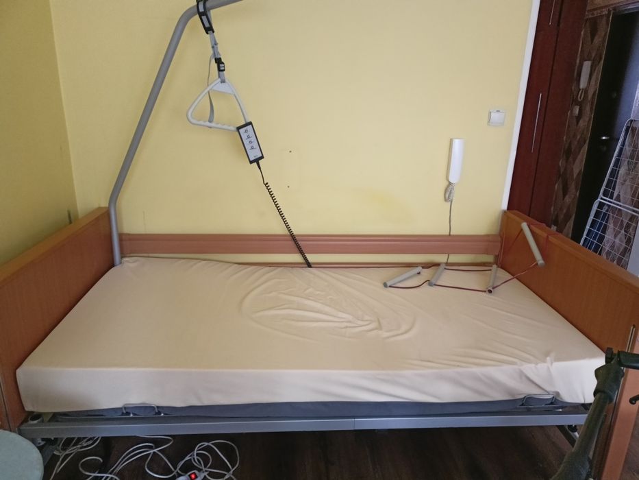 Łóżko rehabilitacyjne elektryczne z funkcją pionizacji