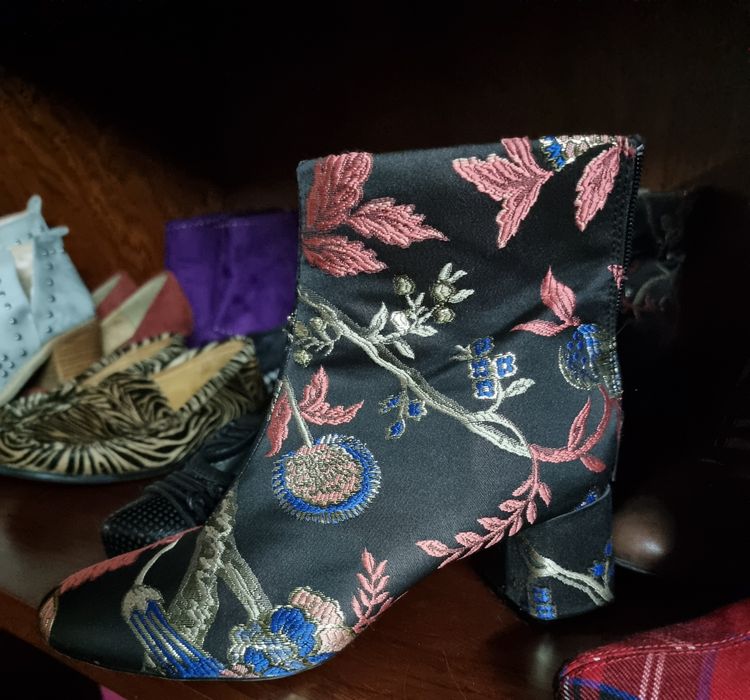 Muitos sapatos senhora 39