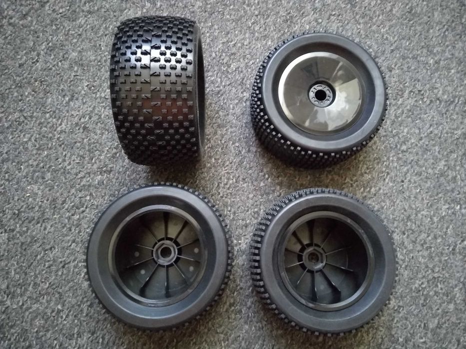 Koła do modeli RC 1:8 truggy monster HEX 17mm śred 140mm szer 70mm