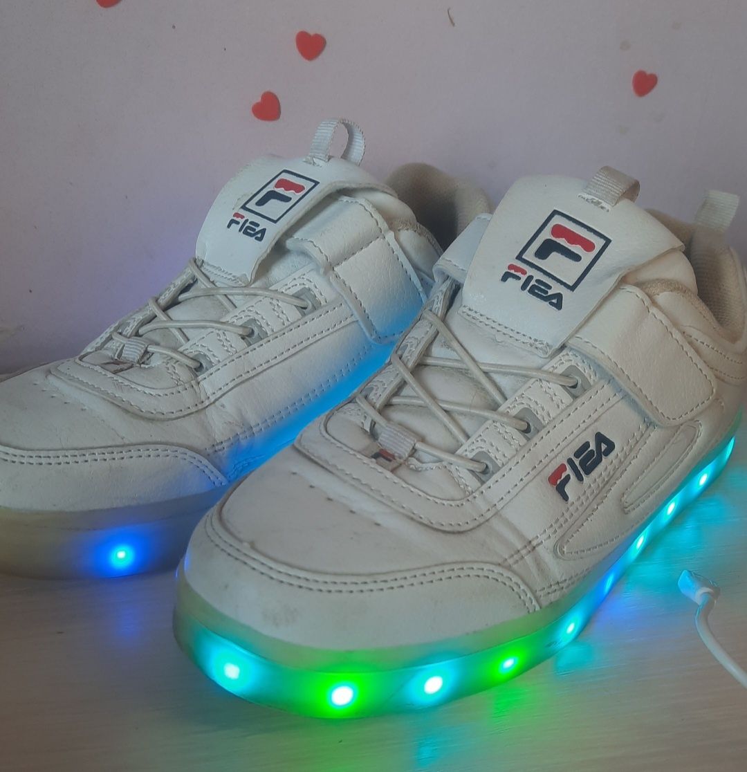 Кросівки, які світяться.