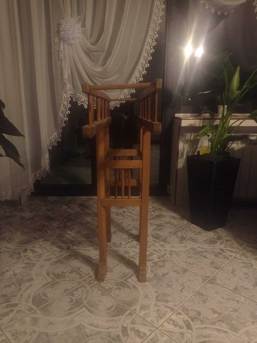 Stary drewniany kwietnik