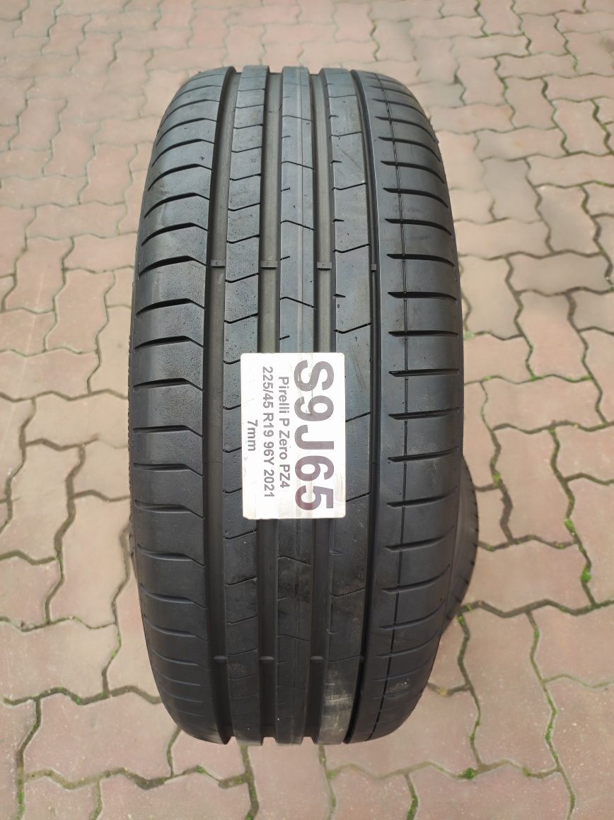 225.45.19 jedna opona Pirelli P Zero PZ4 dot 2021