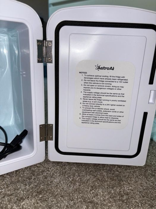 Міні-холодильник AstroAI портативний 4л 220В/12В охолодження обігрів
