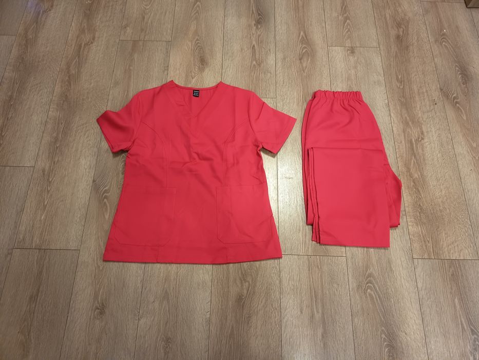Nowy jasnoróżowy mundurek medyczny rozmiar XS