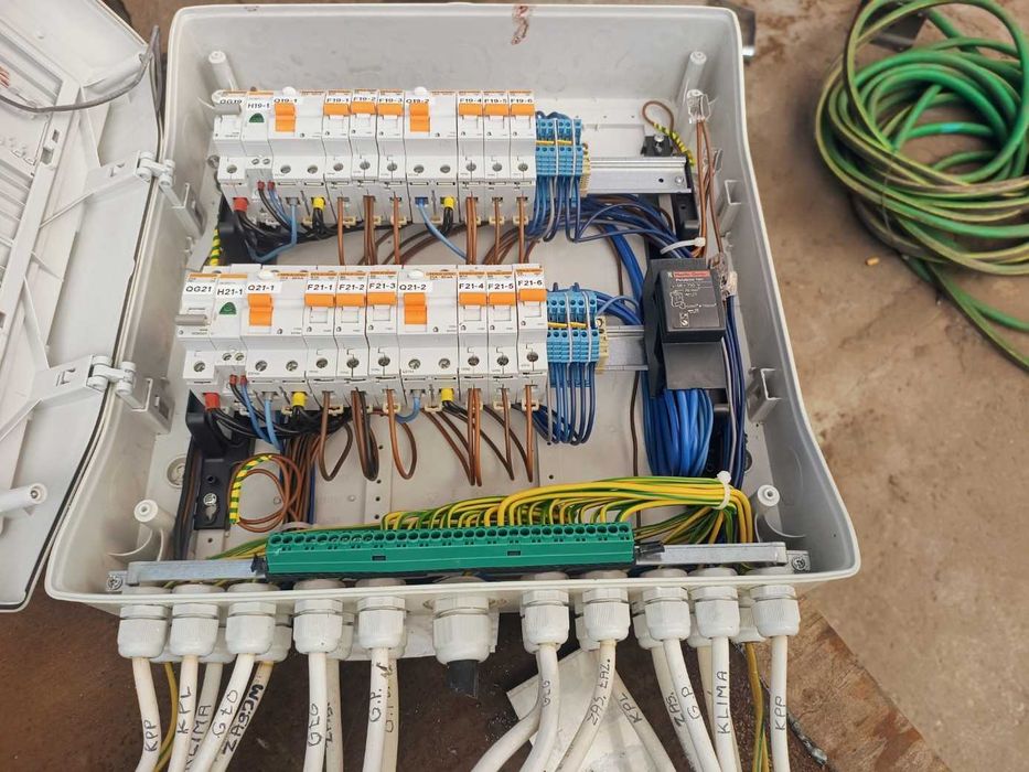 rozdzielnia jednofazowa SCHNEIDER 2x18 IP65 36p zabezpieczenia 25szt