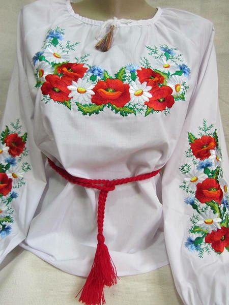 Українська вишиванка для дівчинки з квітковим орнаментом