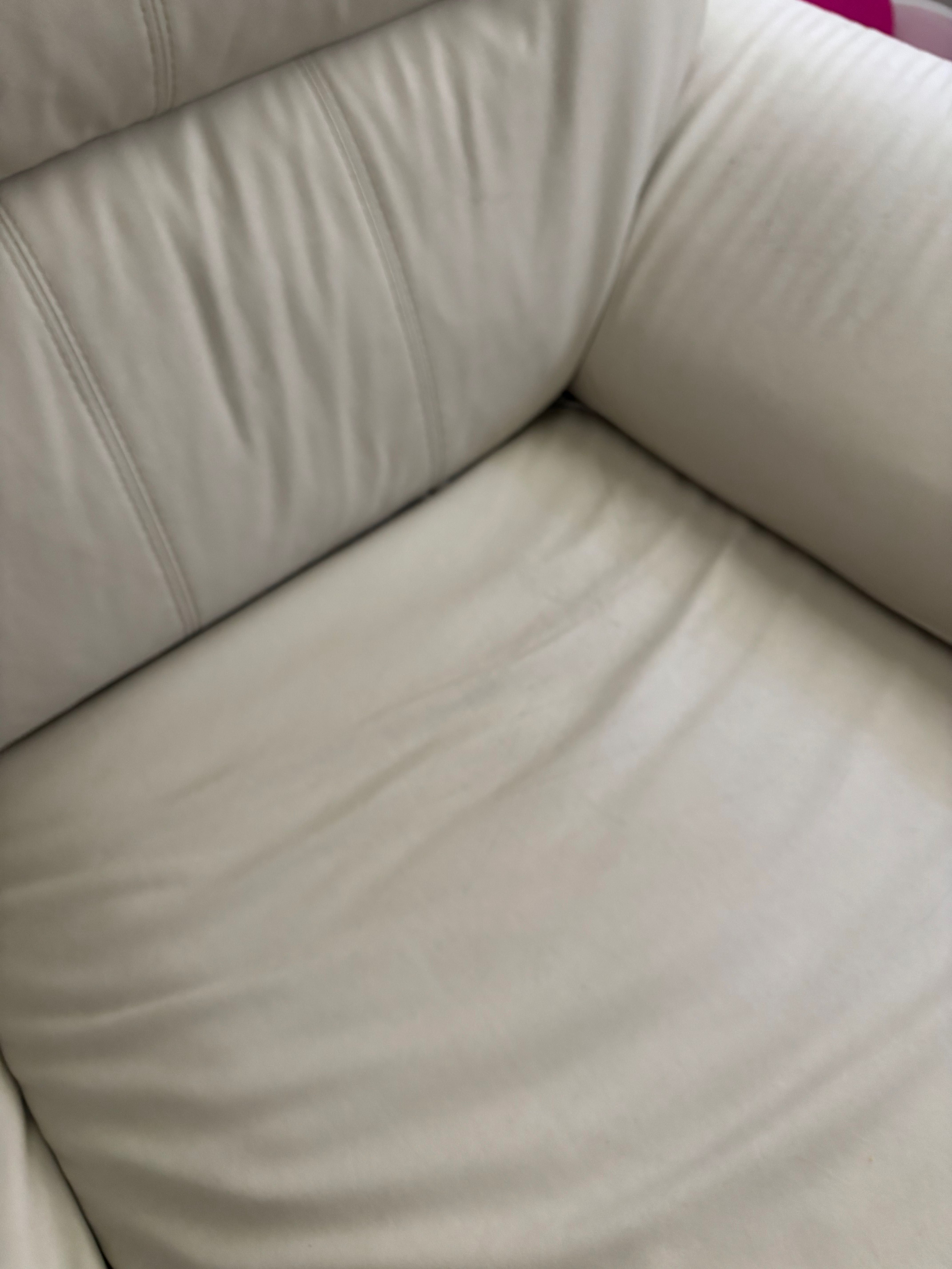 Sofá  com chaise longue  bege estilo pele