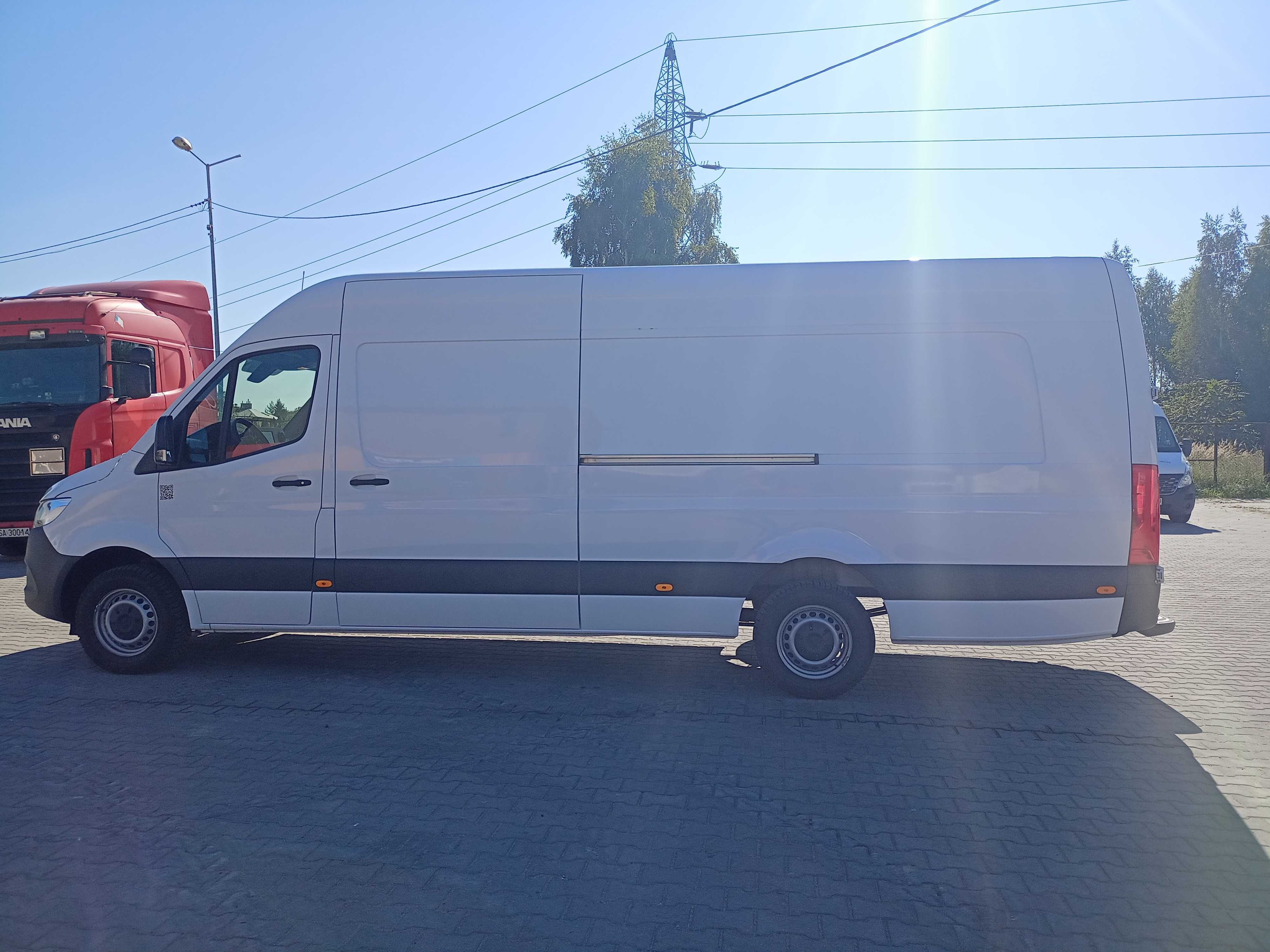 Wynajem busa Mercedes Sprinter 2021r./ 2.2 diesel/150km/ max długi