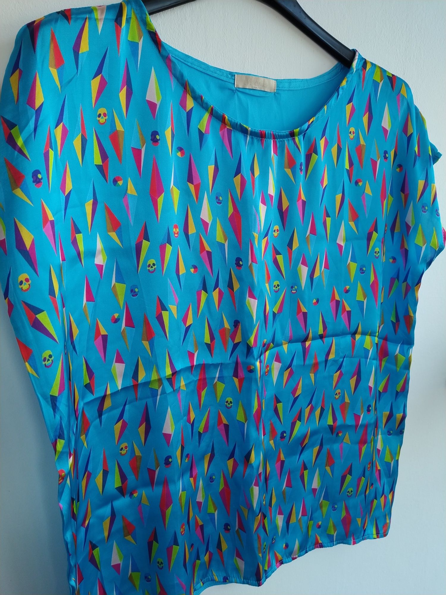 Blusa acetinada azul com padrão - Tamanho M/L