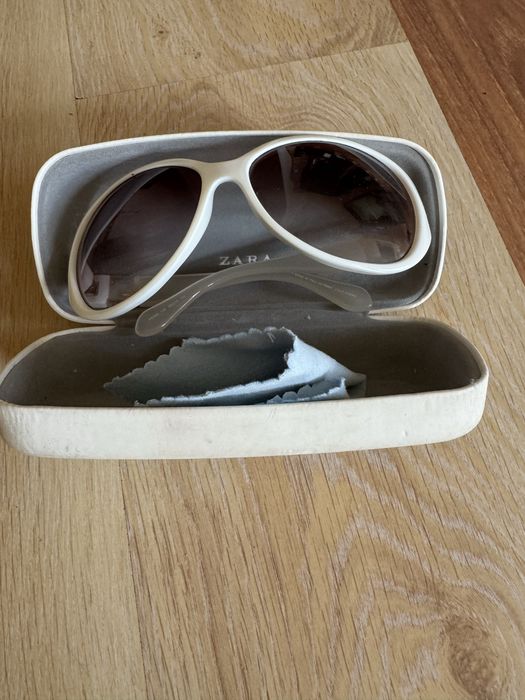 Солнцезащитные очки.