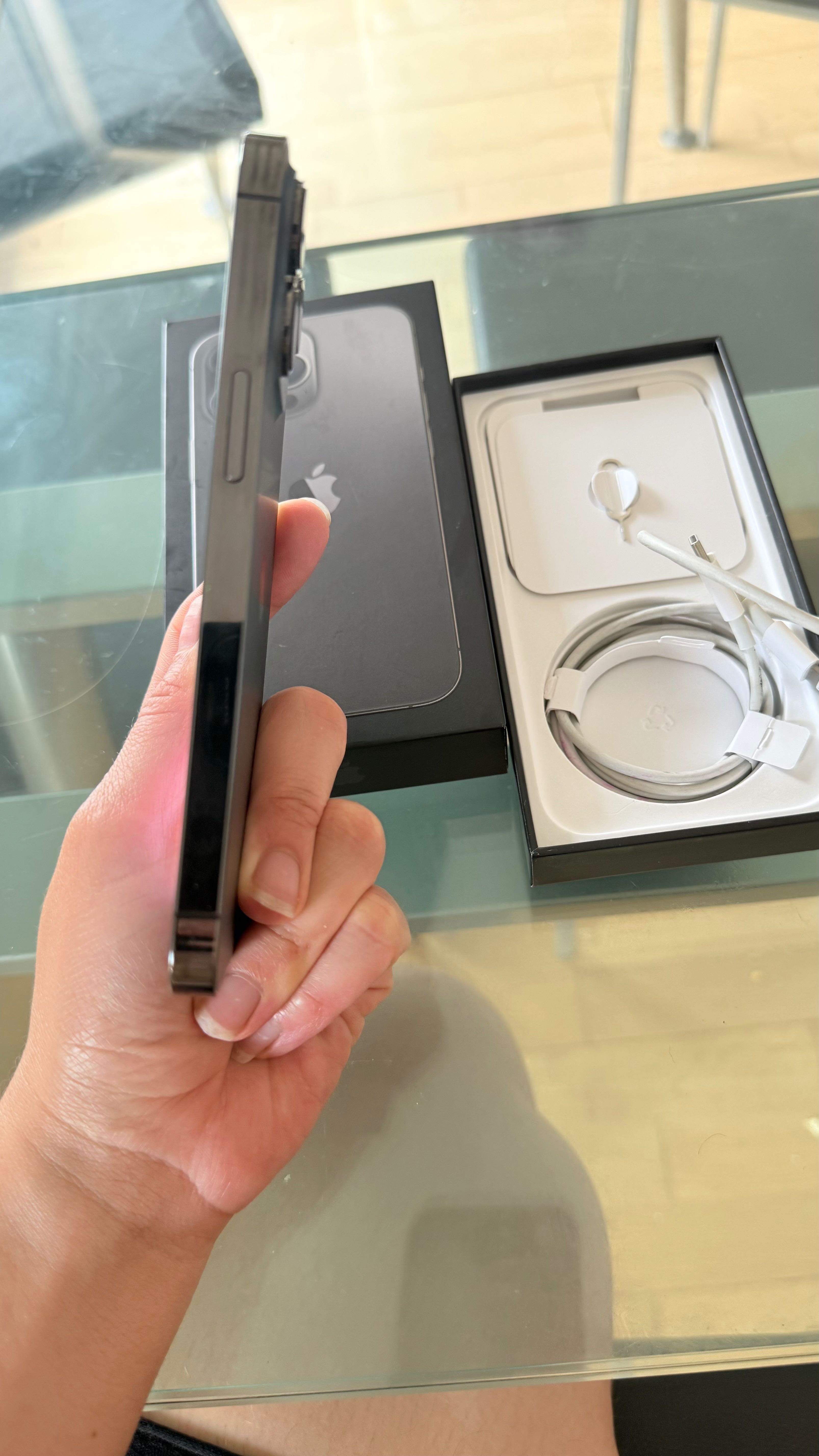 iPhone 13 Pro com acessórios e Cupom Fiscal