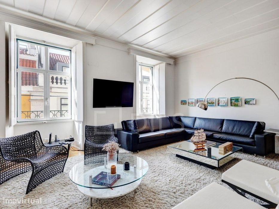 Apartamento T4 para arrendamento no centro do Chiado, com estaciona...