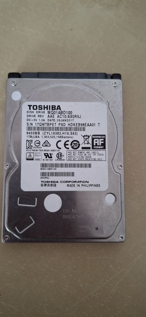 dysk twardy (HDD) o pojemności 1 TB,