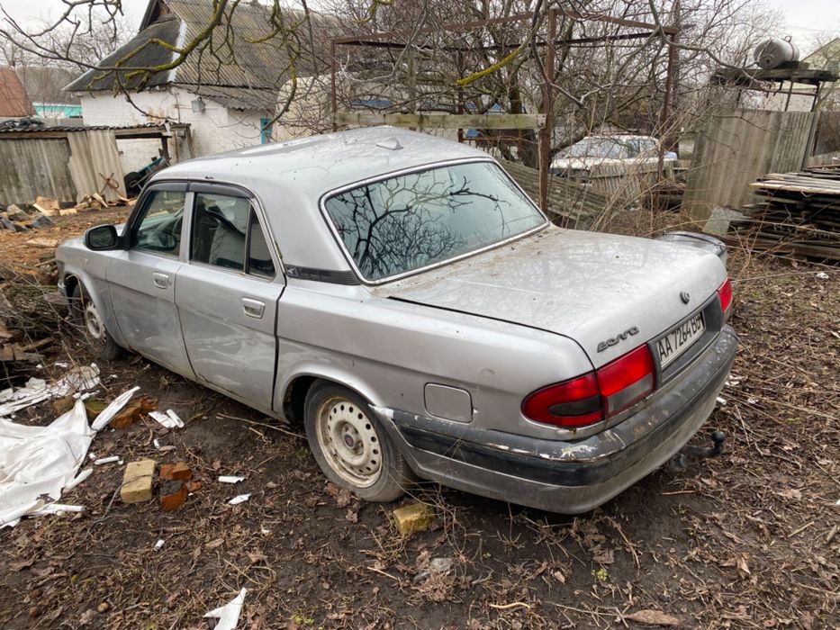 Автомобіль волга 31105