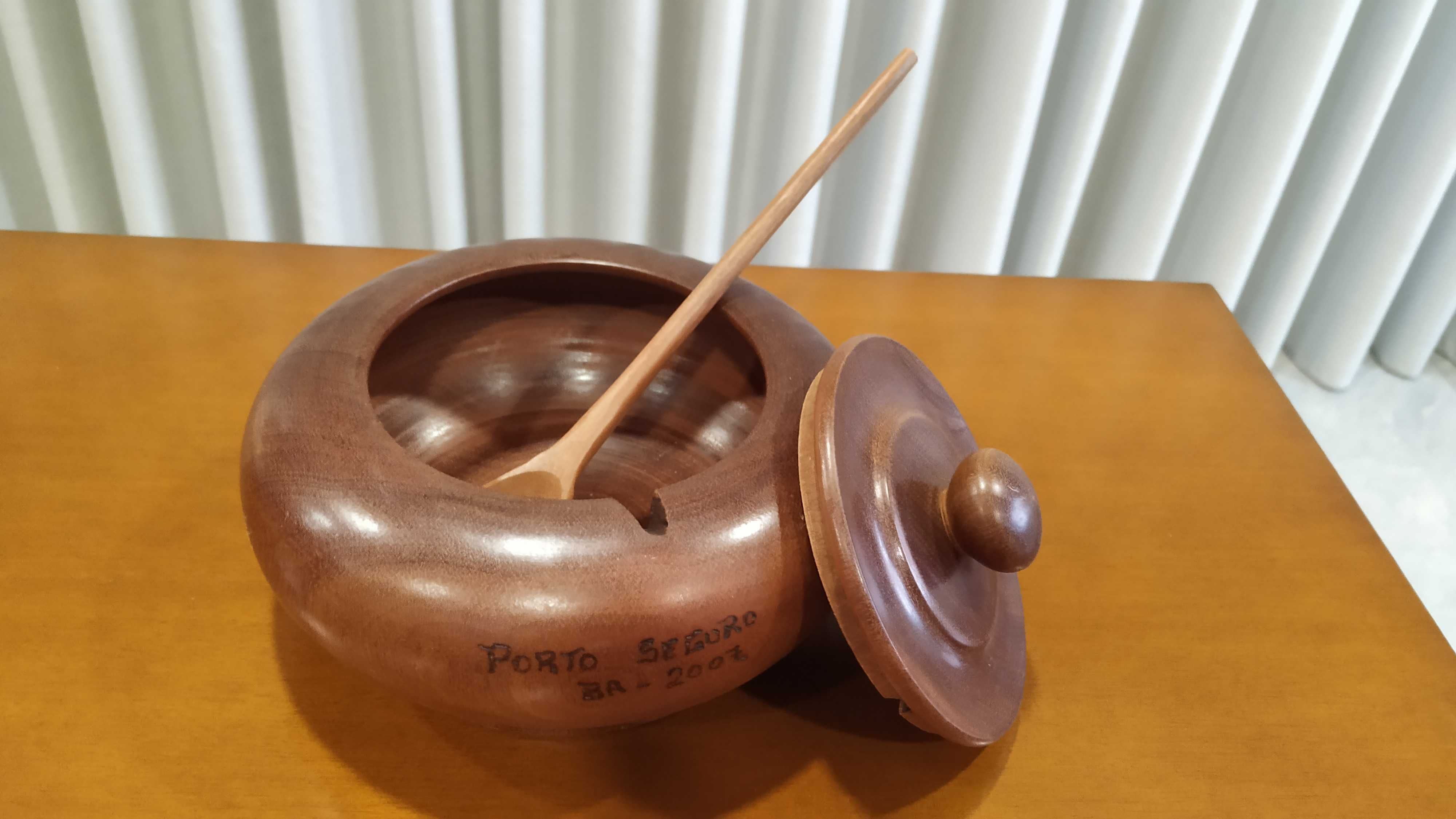 Peça decorativa em madeira