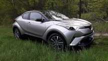 Toyota C-HR Chr hybryda nawigacja czarny dach maly przebieg zadbany salon Polska