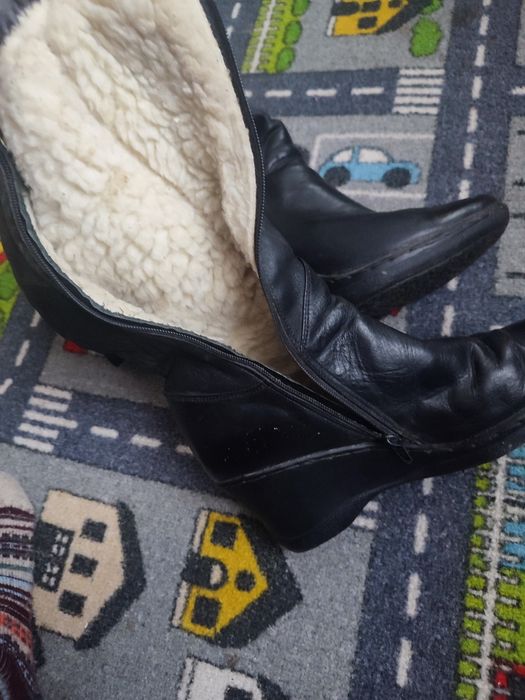 Віддам шкіряні чоботи