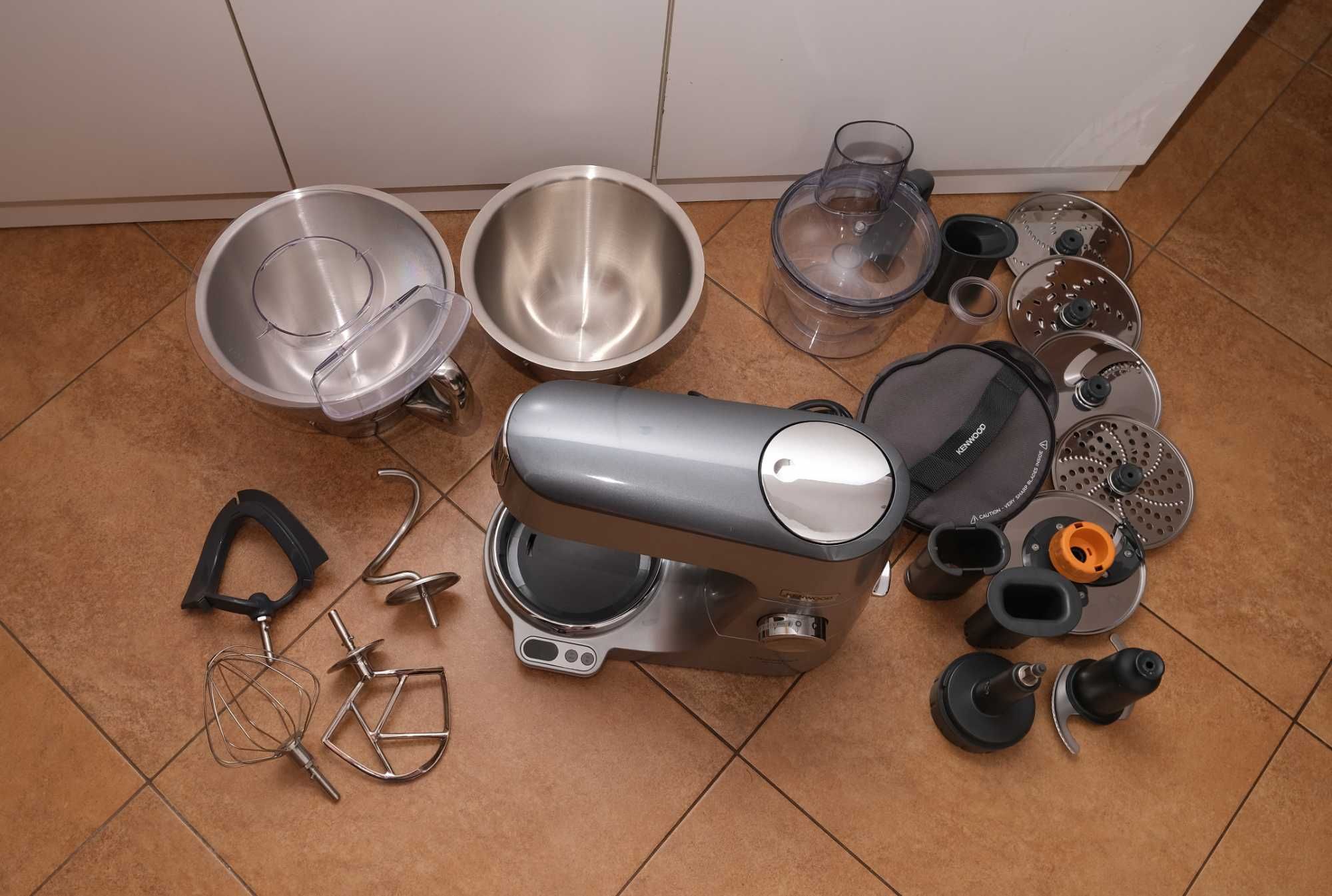 Kenwood Titanium Chef Baker KVC85.124SI + malakser KAH65.000PL
