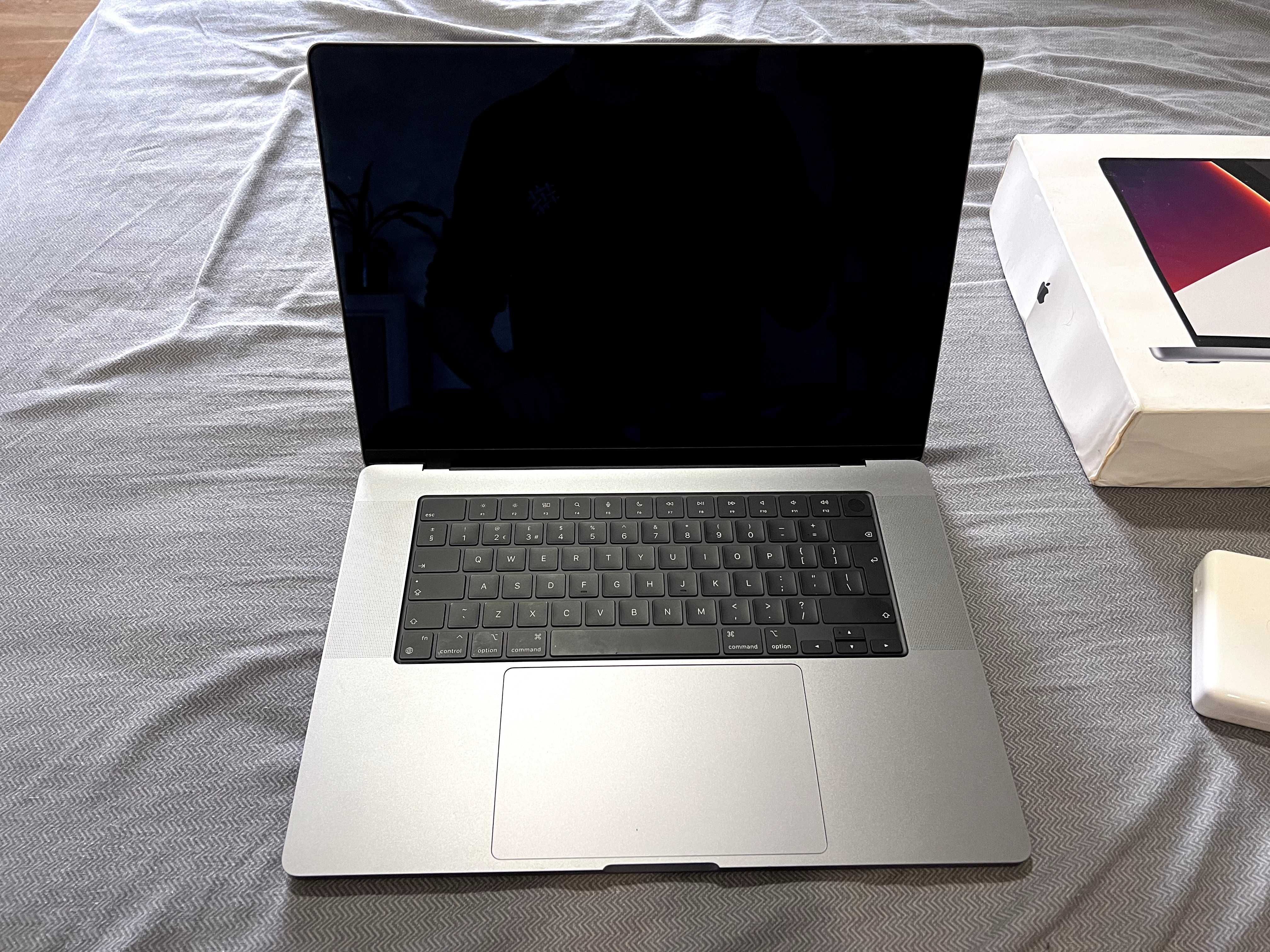 MacBook Pro 16 2021 M1 Pro 16/512 Locked