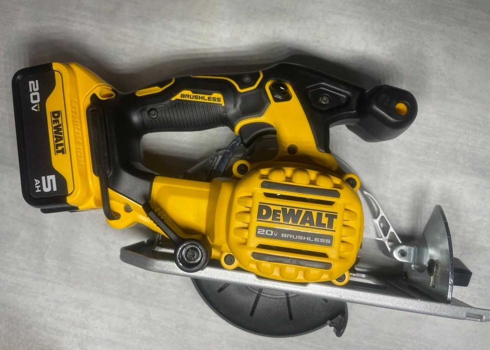Інструмент Dewalt