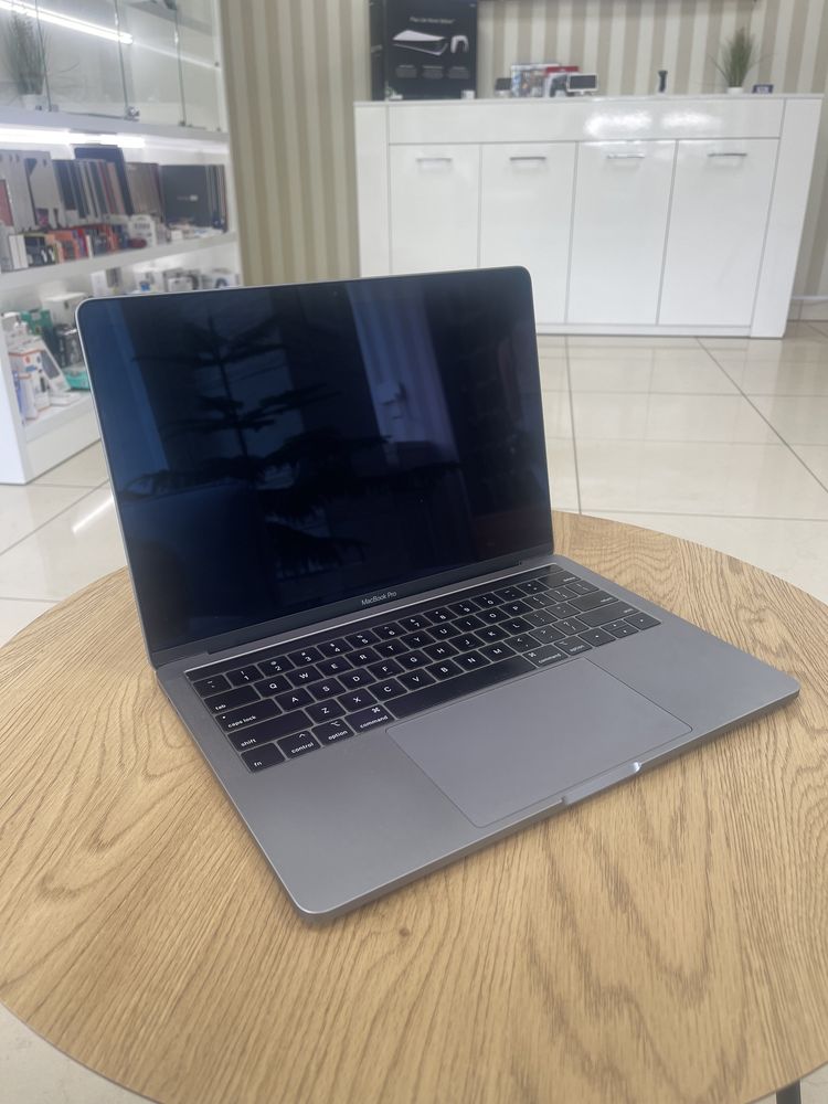 MacBook Pro 13 2019 i5/8/128 Space