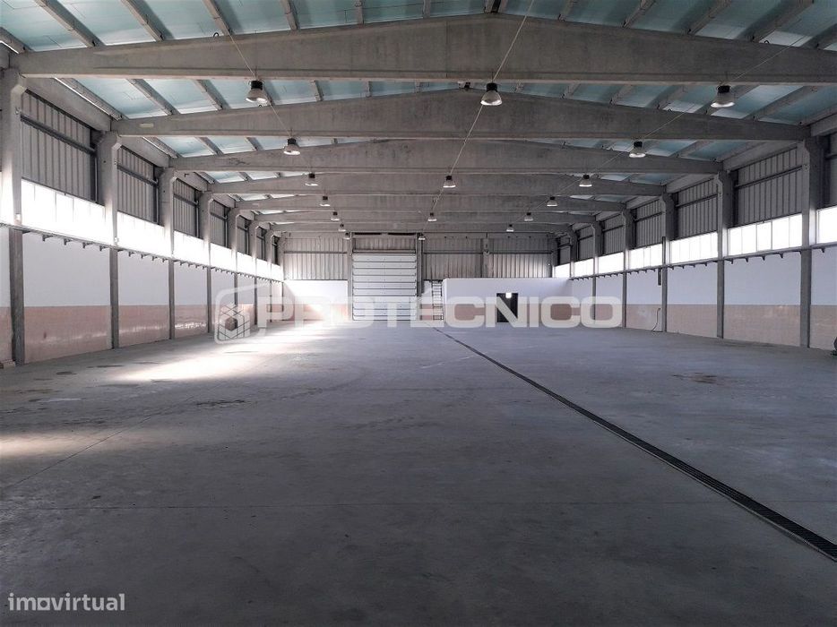 Armazém c/ 1.400m2 – Z. I. da Mota