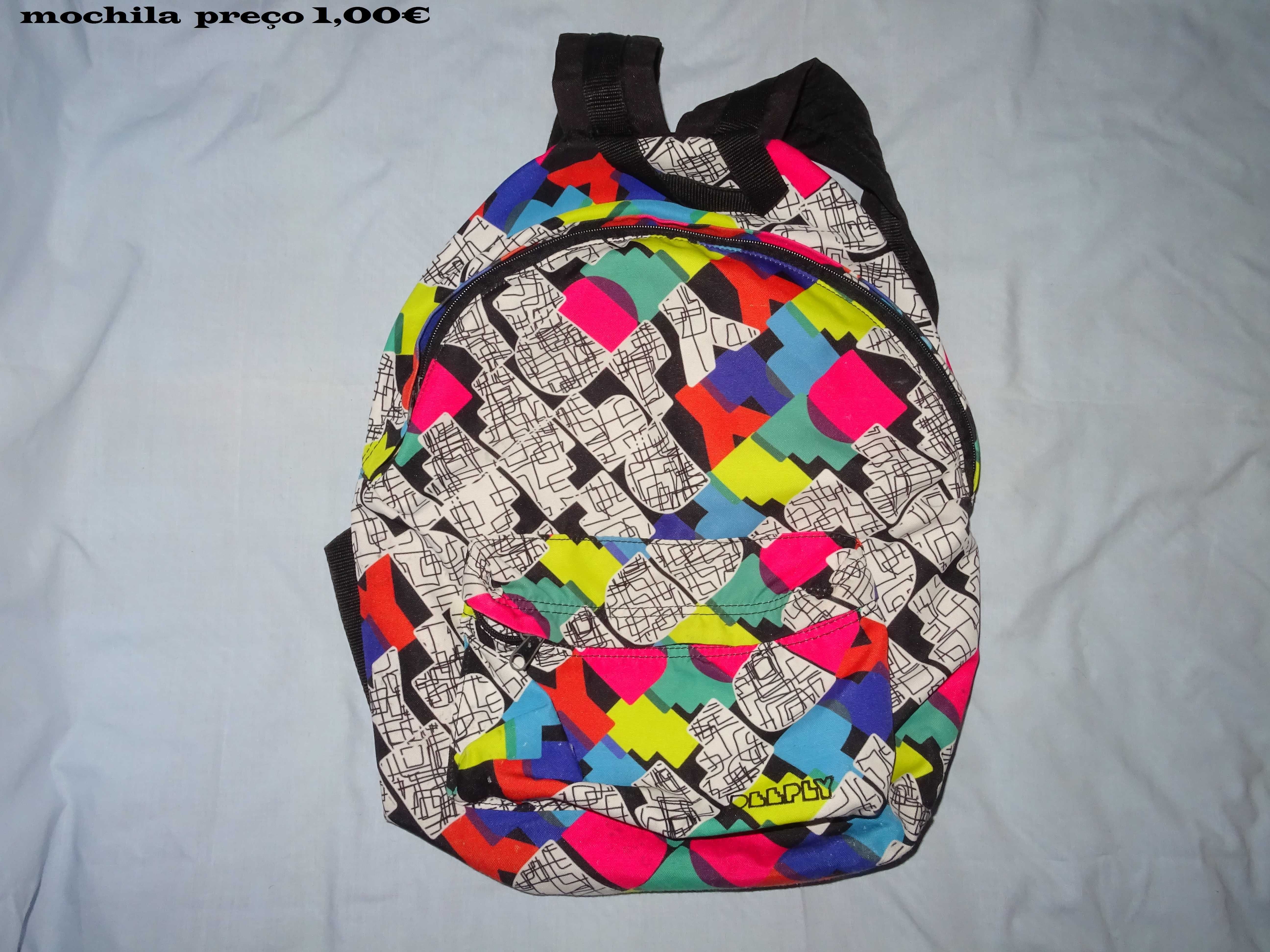 Casacos e mochilas