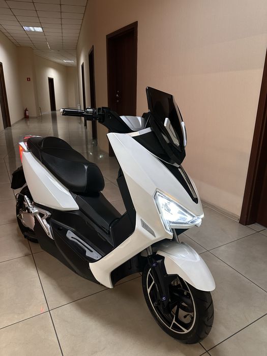 Aima Tiger 2000W-12 колеса электроскутер, мопед