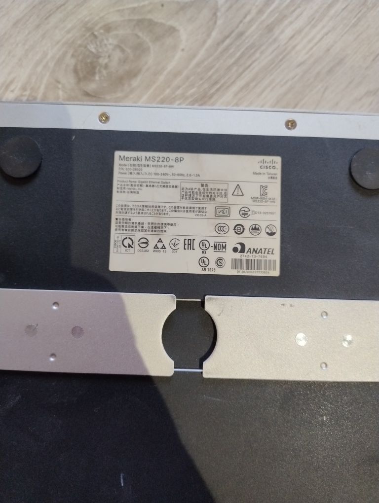 Switch Zarządzalny CISCO MERAKI MS220-8P-HW 8 Portów 10/100/1000