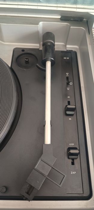 Tesla Gramorádio Dominant 1039 A – gramofon + radio retro