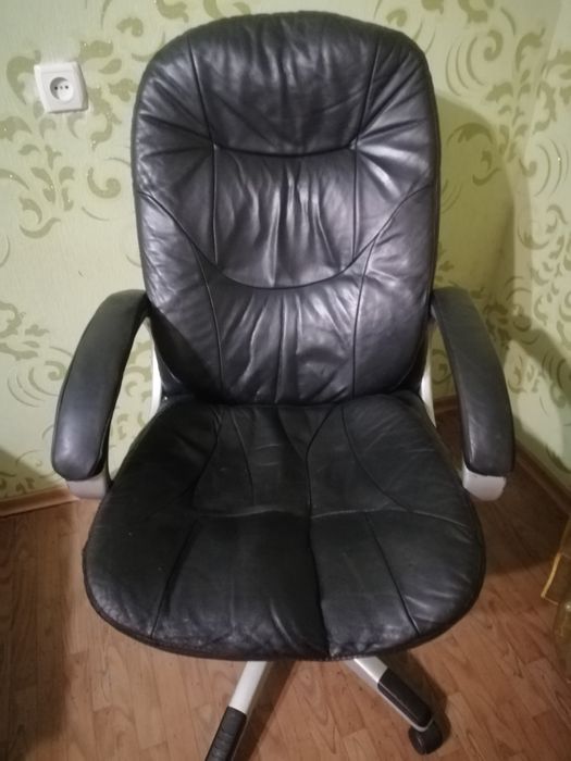 Продам кожаное кресло