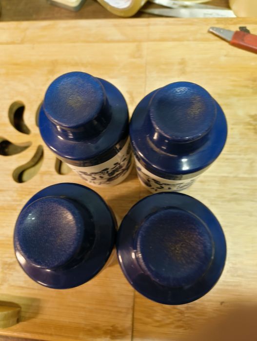 Plastikowe pojemniki na przyprawy