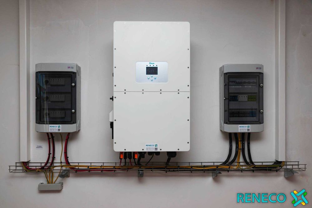 Монтаж інвертора, акумуляторів - обладнання для СЕС