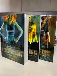 3 livros da saga “Caçadores de Sombras”