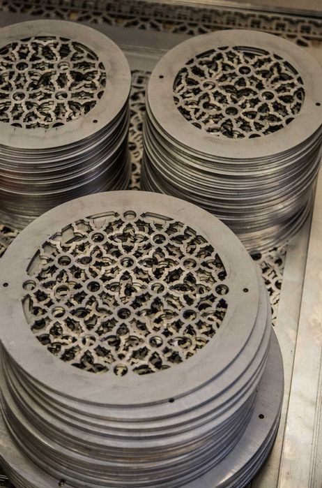 Вентиляционные/декоративные решетки из латуни, стали, алюминия, меди