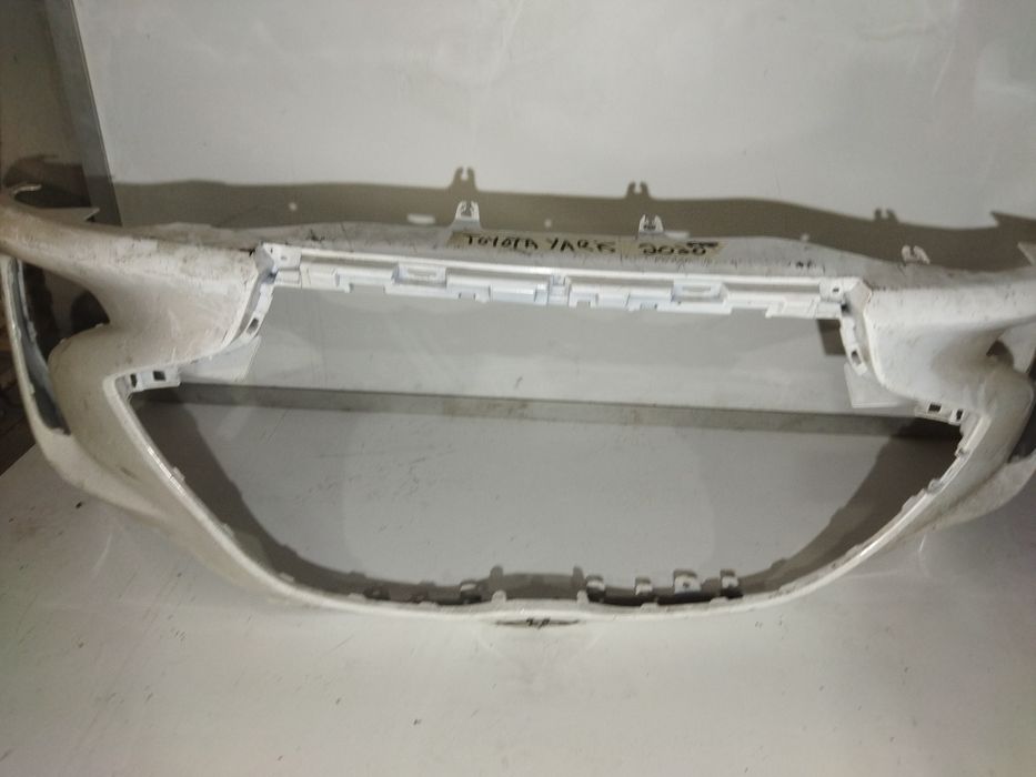 Parachoque Toyota Yaris frente 2020